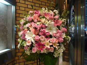 御誕生日スタンド　ありがとうございました。｜「銀座ニューフラワー」　（東京都中央区の花キューピット加盟店 花屋）のブログ