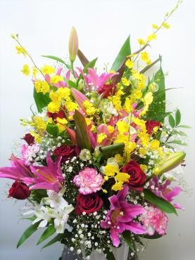 お誕生日アレンジメント、御注文ありがとうございました。｜「銀座ニューフラワー」　（東京都中央区の花キューピット加盟店 花屋）のブログ