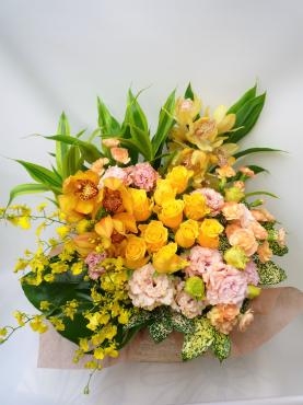 お誕生日アレンジメント、御注文ありがとうございました。｜「銀座ニューフラワー」　（東京都中央区の花キューピット加盟店 花屋）のブログ