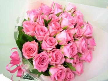 結婚記念日ピンクバラ花束 御注文ありがとうございました 花屋ブログ 東京都中央区の花屋 銀座ニューフラワーにフラワーギフトはお任せください 当店は 安心と信頼の花キューピット加盟店です 花キューピットタウン