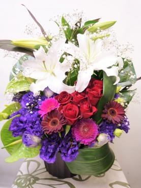 御誕生日アレンジメント、御注文ありがとうございました。｜「銀座ニューフラワー」　（東京都中央区の花キューピット加盟店 花屋）のブログ