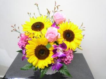 御誕生日アレンジメント、ご注文ありがとうございました。｜「銀座ニューフラワー」　（東京都中央区の花キューピット加盟店 花屋）のブログ