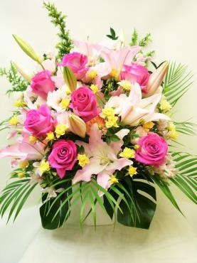 御誕生日アレンジメント・御注文ありがとうございました。｜「銀座ニューフラワー」　（東京都中央区の花キューピット加盟店 花屋）のブログ