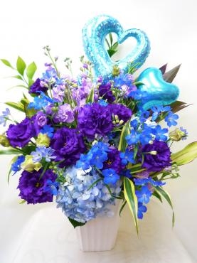お誕生日アレンジメント・ご注文ありがとうございました。｜「銀座ニューフラワー」　（東京都中央区の花キューピット加盟店 花屋）のブログ