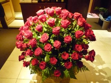 赤バラ、御誕生日アレンジメントご注文ありがとうございました。｜「銀座ニューフラワー」　（東京都中央区の花キューピット加盟店 花屋）のブログ