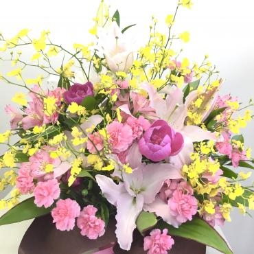 お誕生日アレンジメント　ご注文ありがとうございました｜「銀座ニューフラワー」　（東京都中央区の花キューピット加盟店 花屋）のブログ