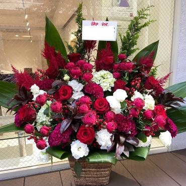 個展開催の御祝いに、赤系アレンジメントの御注文をいただきました。ありがとうございました。｜「銀座ニューフラワー」　（東京都中央区の花キューピット加盟店 花屋）のブログ