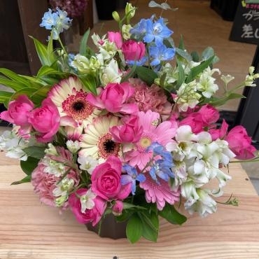 御誕生日アレンジメント　ご注文ありがとうございます。｜「銀座ニューフラワー」　（東京都中央区の花キューピット加盟店 花屋）のブログ