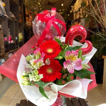 御誕生日プレゼントに花+バルーンのブーケをご注文頂きました。ありがとうございました。｜「銀座ニューフラワー」　（東京都中央区の花キューピット加盟店 花屋）のブログ