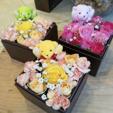 マスコット入りフラワーBOX！お買い上げありがとうございました。｜「銀座ニューフラワー」　（東京都中央区の花キューピット加盟店 花屋）のブログ