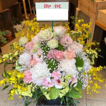 お祝いアレンジメント・ご注文ありがとうございました。｜「銀座ニューフラワー」　（東京都中央区の花キューピット加盟店 花屋）のブログ