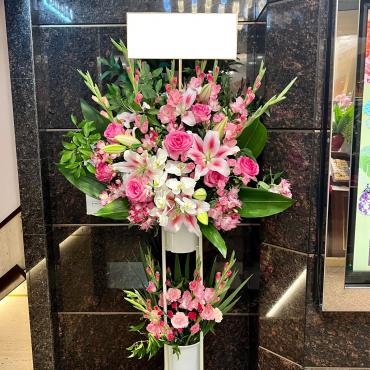 御祝のスタンドお届けいたしました。ご注文頂き誠にありがとうございました｜「銀座ニューフラワー」　（東京都中央区の花キューピット加盟店 花屋）のブログ