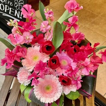お誕生日お祝いアレンジメント、ご注文頂きありがとうございました。｜「銀座ニューフラワー」　（東京都中央区の花キューピット加盟店 花屋）のブログ