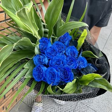 青バラ花束　お買い上げありがとうございました。｜「銀座ニューフラワー」　（東京都中央区の花キューピット加盟店 花屋）のブログ